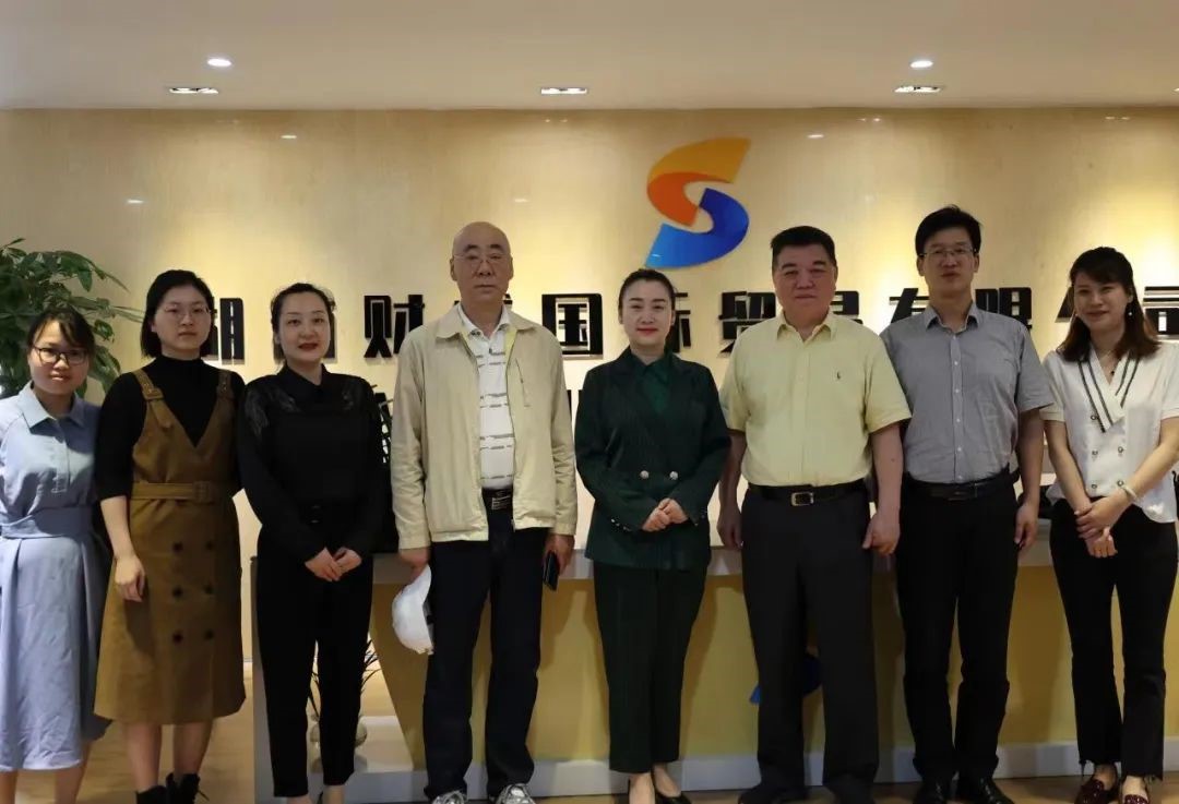 The leaders of Hunan Provincial Customs Brokers Association came to our company for inspection and exchange